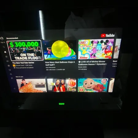 Modern 3 Bedroom Holiday Home -Jaquzzi Bath -Private Parking-Suitable For Contractors - Free Wifi Semesterbostad *