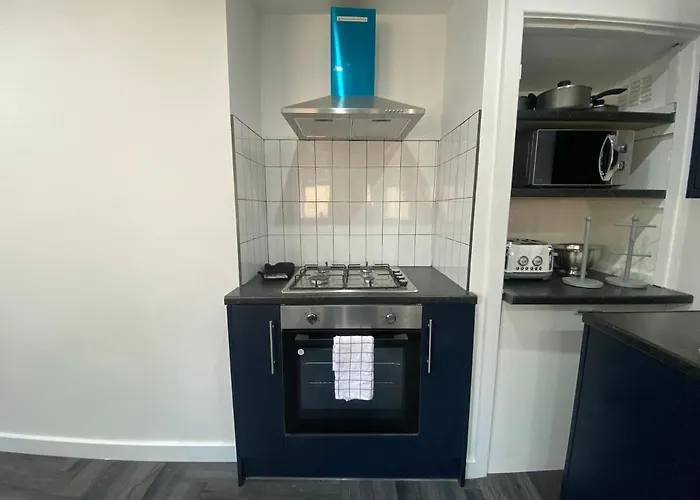 Modern 3 Bedroom -jaquzzi Bath -private Parking-suitable For Contractors - Free Wifi * Leeds (West Yorkshire)