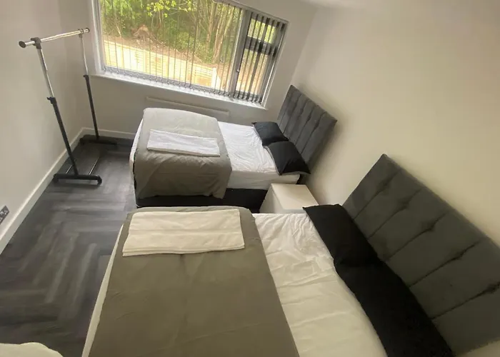 Modern 3 Bedroom -jaquzzi Bath -private Parking-suitable For Contractors - Free Wifi