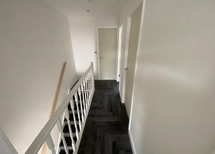 Modern 3 Bedroom -jaquzzi Bath -private Parking-suitable For Contractors - Free Wifi * Leeds (West Yorkshire)