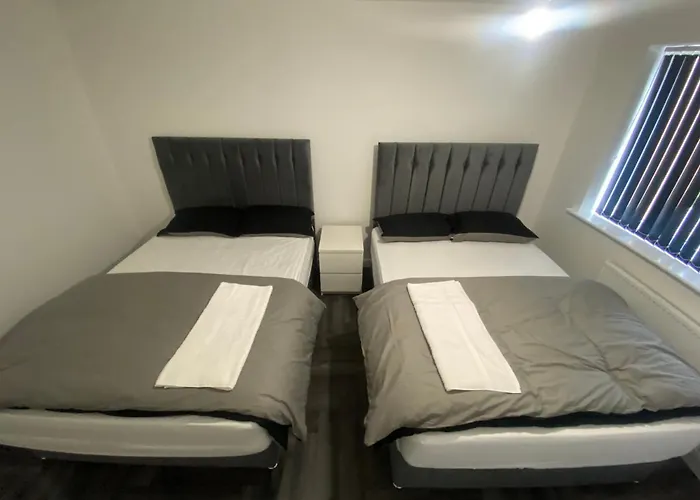 Modern 3 Bedroom -jaquzzi Bath -private Parking-suitable For Contractors - Free Wifi