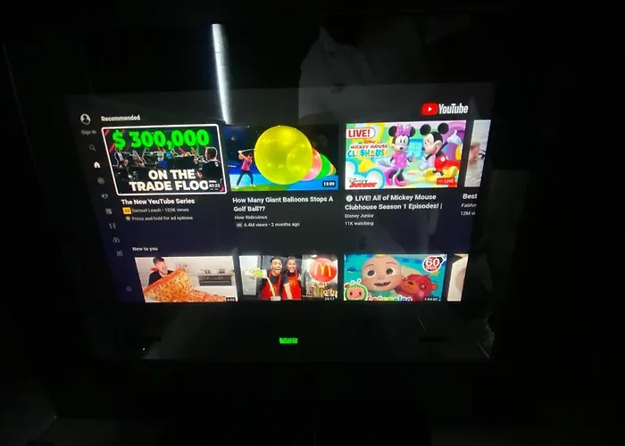 Modern 3 Bedroom -jaquzzi Bath -private Parking-suitable For Contractors - Free Wifi Holiday home *