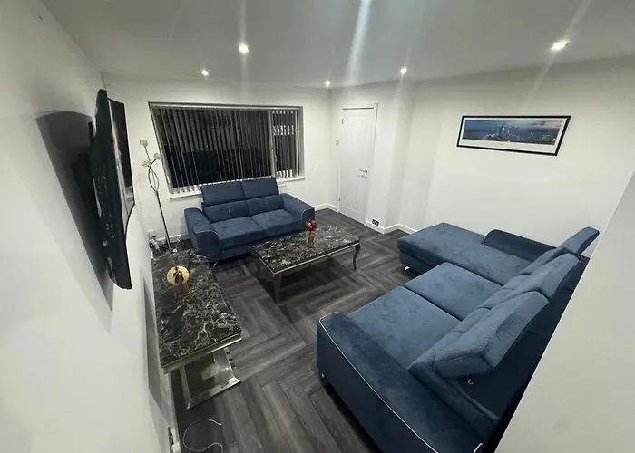 Holiday home Modern 3 Bedroom -jaquzzi Bath -private Parking-suitable For Contractors - Free Wifi