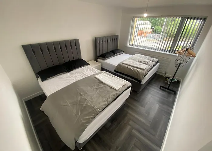 Modern 3 Bedroom -jaquzzi Bath -private Parking-suitable For Contractors - Free Wifi Hébergement de vacances *