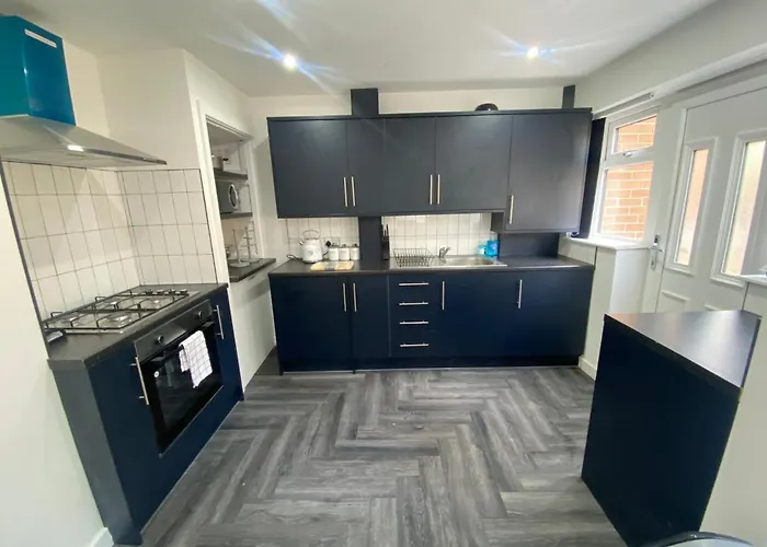 Modern 3 Bedroom -jaquzzi Bath -private Parking-suitable For Contractors - Free Wifi