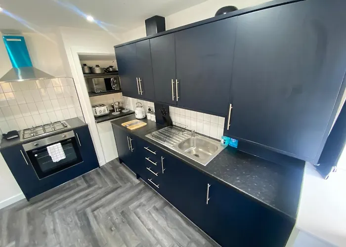 Modern 3 Bedroom -jaquzzi Bath -private Parking-suitable For Contractors - Free Wifi Hébergement de vacances Leeds (West Yorkshire)