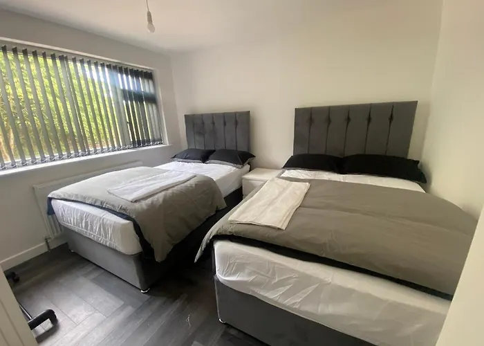 Modern 3 Bedroom -jaquzzi Bath -private Parking-suitable For Contractors - Free Wifi