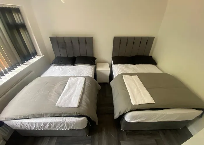 Hébergement de vacances Modern 3 Bedroom -jaquzzi Bath -private Parking-suitable For Contractors - Free Wifi Leeds (West Yorkshire)