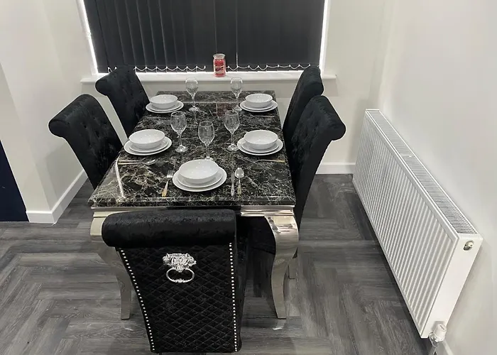 Hébergement de vacances Modern 3 Bedroom -jaquzzi Bath -private Parking-suitable For Contractors - Free Wifi