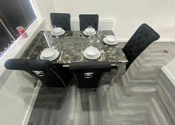 Hébergement de vacances Modern 3 Bedroom -jaquzzi Bath -private Parking-suitable For Contractors - Free Wifi Leeds (West Yorkshire)