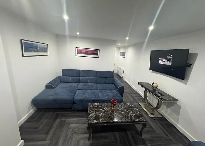 Modern 3 Bedroom -jaquzzi Bath -private Parking-suitable For Contractors - Free Wifi Leeds (West Yorkshire)